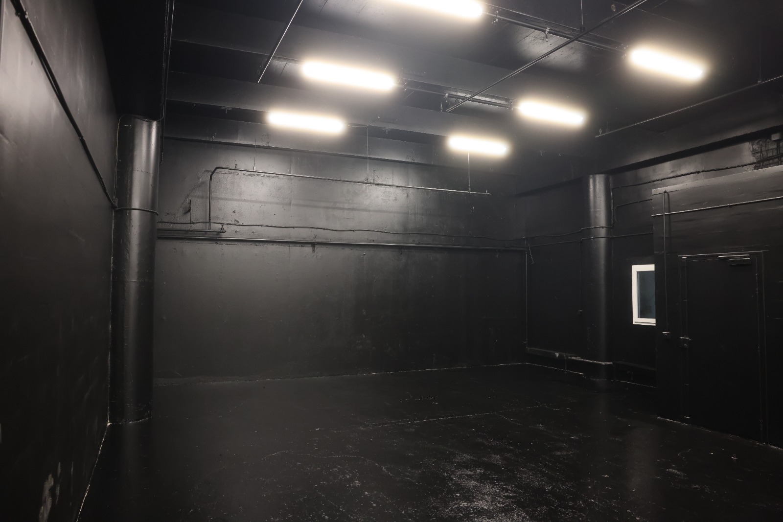 STUDIO PHOTO FOND NOIR DE 180 m²