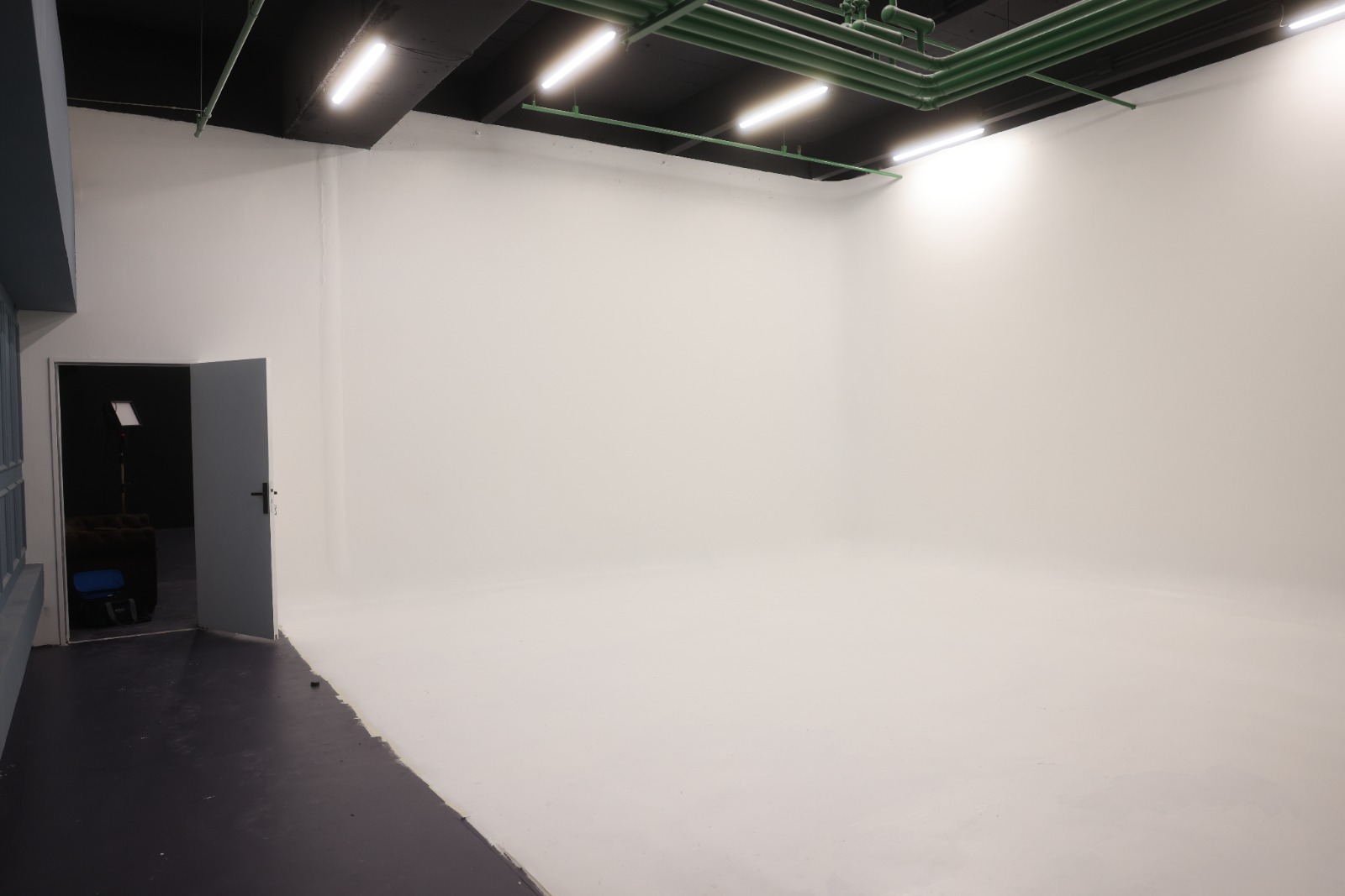 Cyclorama fond blanc 130 m2